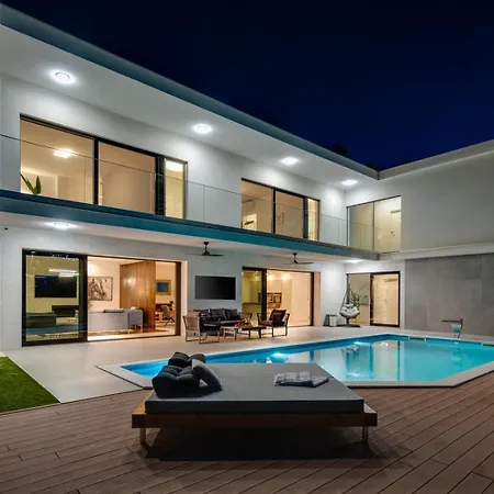 Villa Stylish 5-bedroom Aride With Pool, Sea Views