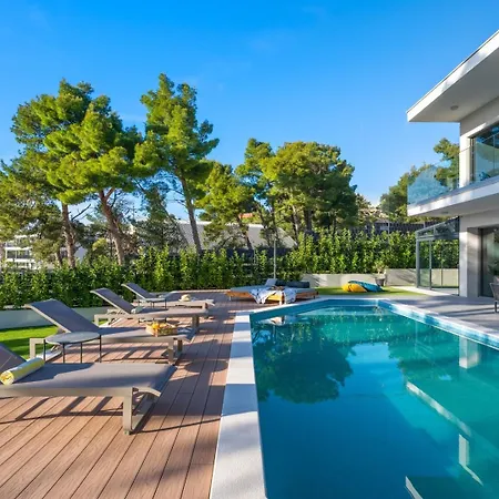 Stylish 5-bedroom Aride With Pool, Sea Views Villa Podstrana