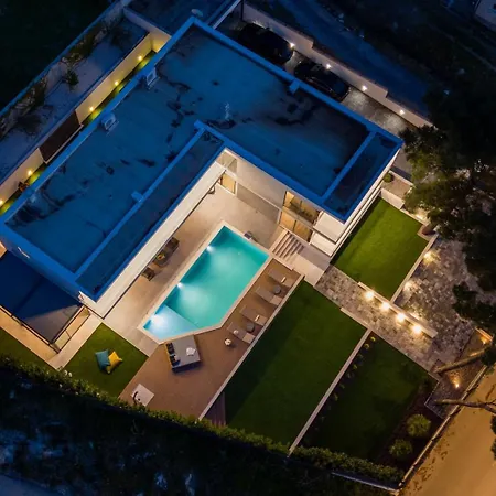 New Stylish 5-bedroom Aride With Pool, Sea Views *
