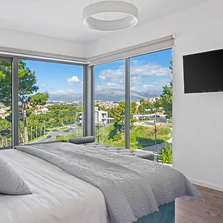 New Stylish 5-bedroom Aride With Pool, Sea Views Villa Podstrana