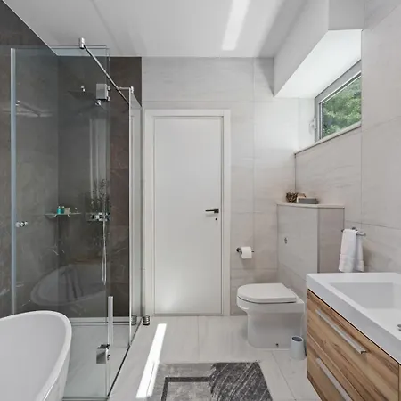 New Stylish 5-bedroom Aride With Pool, Sea Views