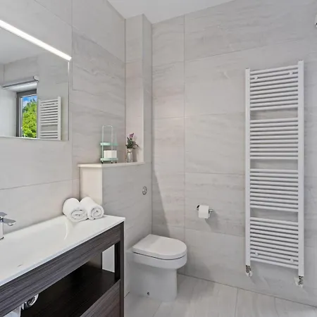 Villa New Stylish 5-bedroom Aride With Pool, Sea Views *