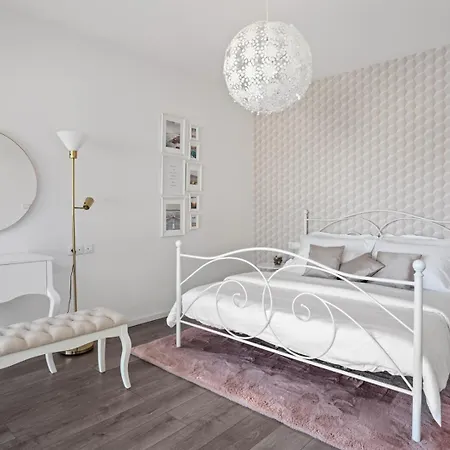 New Stylish 5-bedroom Aride With Pool, Sea Views * Podstrana