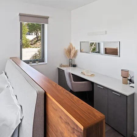 New Stylish 5-bedroom Aride With Pool, Sea Views *