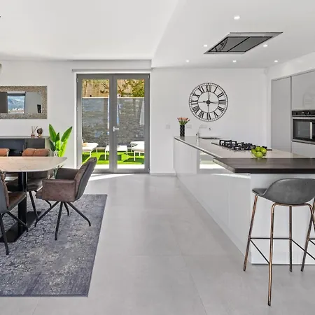 Villa Stylish 5-bedroom Aride With Pool, Sea Views *