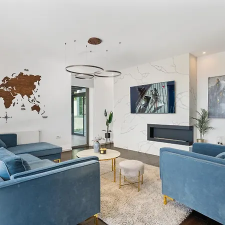 Villa Stylish 5-bedroom Aride With Pool, Sea Views Podstrana