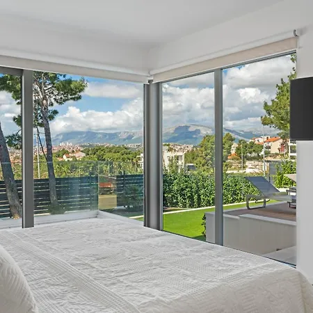 New Stylish 5-bedroom Aride With Pool, Sea Views Villa Podstrana