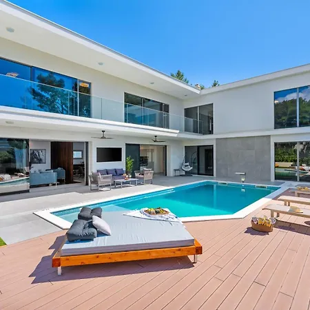 Villa New Stylish 5-bedroom Aride With Pool, Sea Views *