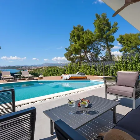 Villa New Stylish 5-bedroom Aride With Pool, Sea Views *
