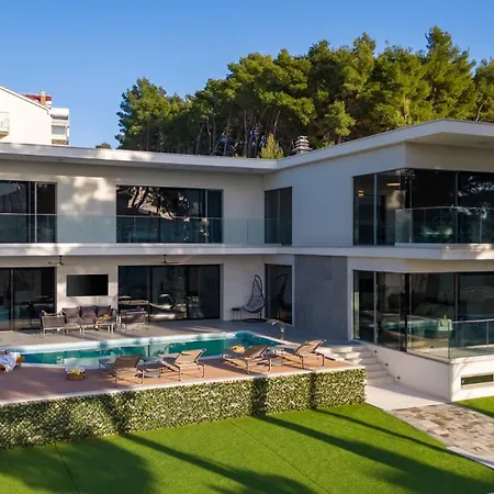 New Stylish 5-bedroom Aride With Pool, Sea Views Villa Podstrana