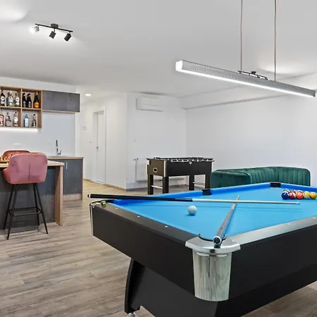 New Stylish 5-bedroom Aride With Pool, Sea Views *