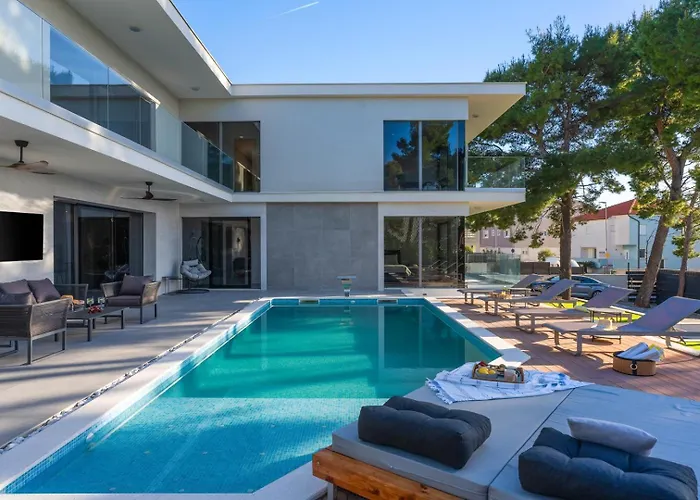 Stylish 5-bedroom Aride With Pool, Sea Views Villa *