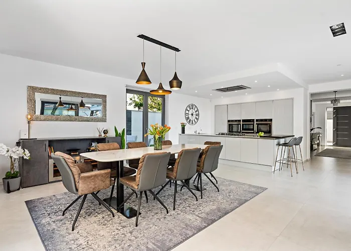 Stylish 5-bedroom Aride With Pool, Sea Views * Podstrana