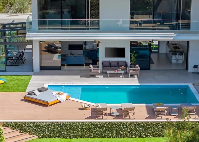 Stylish 5-bedroom Aride With Pool, Sea Views Villa *